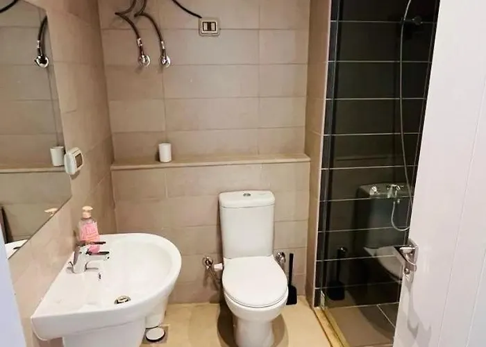 1 Bedroom G-cribs B16 *